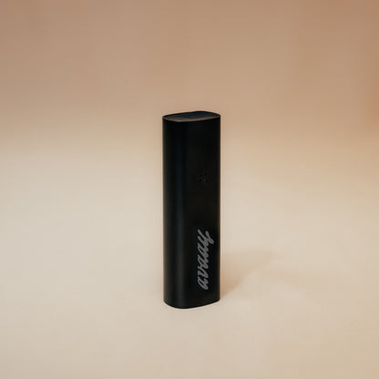 PAX PLUS Vaporizer in Onyx Schwarz mit avaay Logo